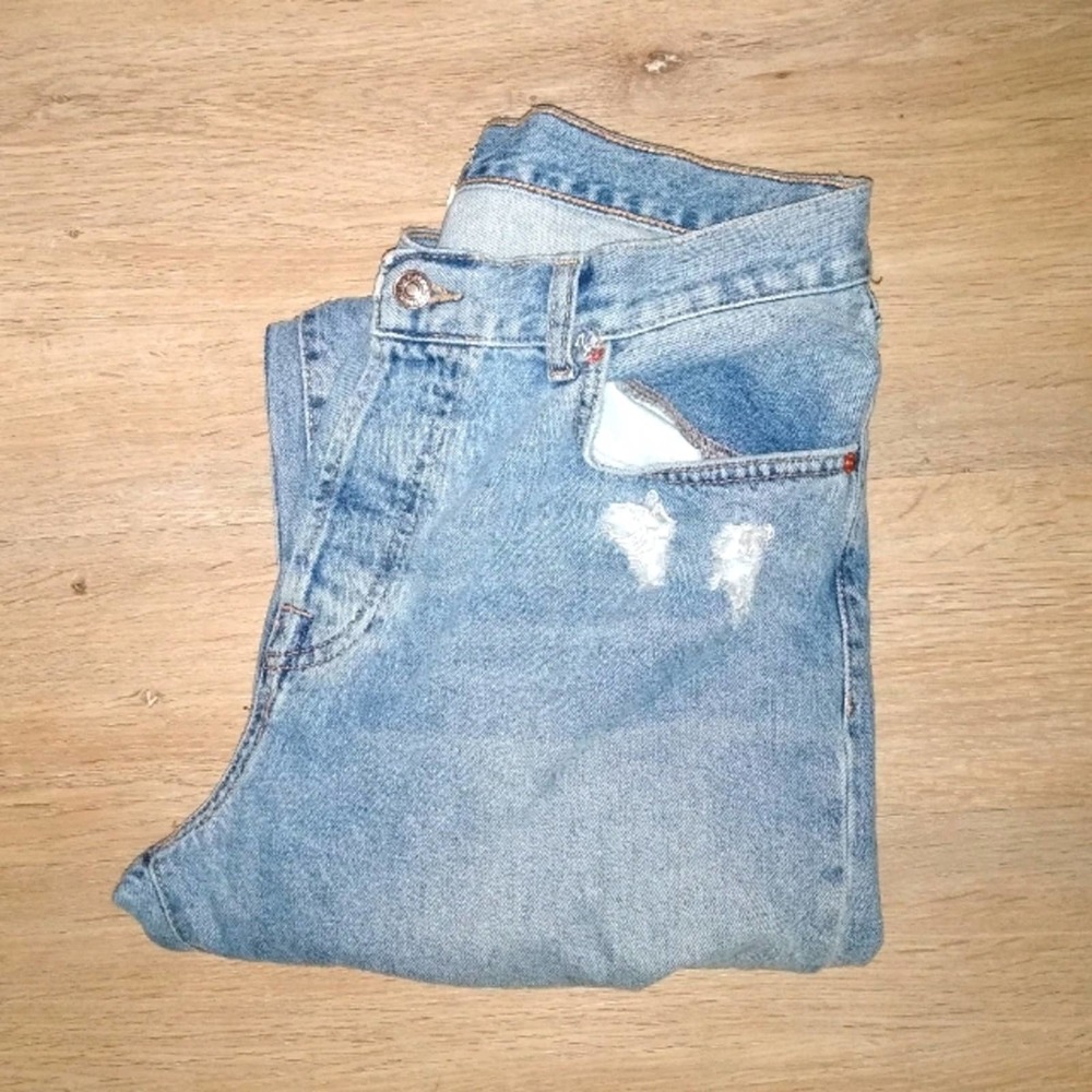 🌵Forever 21🌵Ripped Blue Jeans